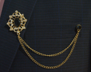 Black Pearl Pocket brooch chain - Image 2